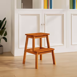 Ce tabouret-escabeau à 2 marches en bois dégage un charme rustique et est un accessoire contemporain pratique pour votre cuis ...