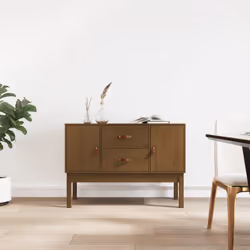 Ce buffet classique, au look intemporel, est conçu pour être un excellent supplément à votre maison. Bois de pin massif : le ...