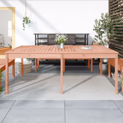 Cette table de jardin classique en bois est parfaite pour une utilisation à l'extérieur et est conçue pour être le point cent ...