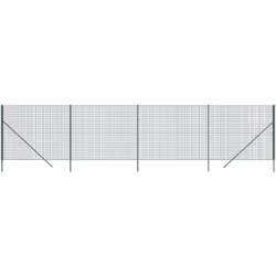 Cette clôture en treillis métallique polyvalente est idéale pour créer une barrière sûre et durable autour de votre propriété ...