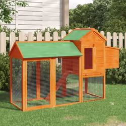 Le poulailler en bois offre un endroit confortable et accueillant pour les petits animaux, en particulier les poules, et leur ...