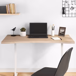 Donnez une nouvelle vie à votre table avec ce dessus de bureau en bois. C'est une excellente solution pour renouveler votre t ...