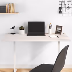 Donnez une nouvelle vie à votre table avec ce dessus de bureau en bois. C'est une excellente solution pour renouveler votre t ...