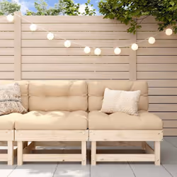 Ces canapés centraux en bois, qui se démarquent par leur design à lattes et leurs coussins moelleux, seront un excellent supp ...