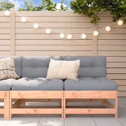 Ces canapés centraux en bois, qui se démarquent par leur design à lattes et leurs coussins moelleux, seront un excellent supp ...