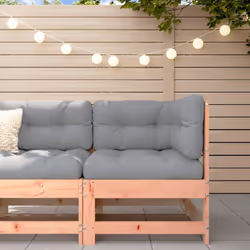 Ce canapé d'angle de jardin en bois, qui se démarque par son design à lattes, sera un excellent supplément à votre jardin, pa ...