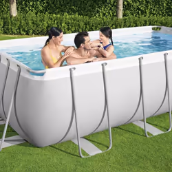 Vous pouvez vous amuser avec la famille et les amis dans cet ensemble de piscine Power Steel de la marque Bestway, qui est de ...