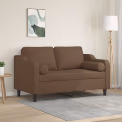 Ce canapé 2 places, qui se démarque par son design moderne et ses coussins décoratifs, sera un excellent endroit pour discute ...