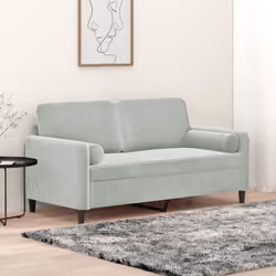 Ce canapé 2 places, qui se démarque par son design moderne et ses coussins décoratifs, sera un excellent endroit pour discute ...