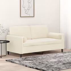 Ce canapé 2 places, qui se démarque par son design moderne et ses coussins décoratifs, sera un excellent endroit pour discute ...