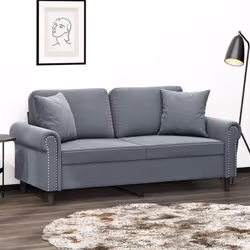 Ce canapé 2 places, qui se démarque par son design moderne et ses coussins décoratifs, sera un excellent endroit pour discute ...