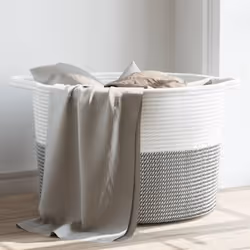Ce panier à linge séduit par son design moderne. Il est donc non seulement pratique, mais il attire également l'attention dan ...