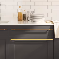 Ces poignées d'armoire, au design simple et moderne, ajouteront une touche d'élégance aux armoires de votre maison. Matériau  ...