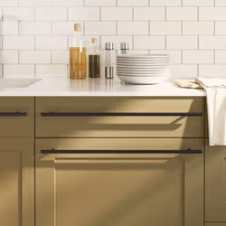 Ces poignées d'armoire, au design simple et moderne, ajouteront une touche d'élégance aux armoires de votre maison. Matériau  ...