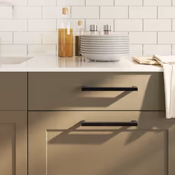 Ces poignées d'armoire, au design simple et moderne, ajouteront une touche d'élégance aux armoires de votre maison. Matériau  ...