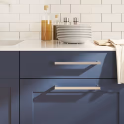 Ces poignées d'armoire, au design simple et moderne, ajouteront une touche d'élégance aux armoires de votre maison. Matériau  ...