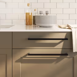 Ces poignées d'armoire, au design simple et moderne, ajouteront une touche d'élégance aux armoires de votre maison. Matériau  ...