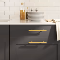 Ces poignées d'armoire, au design simple et moderne, ajouteront une touche d'élégance aux armoires de votre maison. Matériau  ...