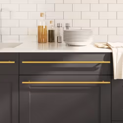 Ces poignées d'armoire, au design simple et moderne, ajouteront une touche d'élégance aux armoires de votre maison. Matériau ...