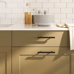 Ces poignées d'armoire, au design simple et moderne, ajouteront une touche d'élégance aux armoires de votre maison. Matériau  ...
