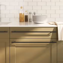 Ces poignées d'armoire, au design simple et moderne, ajouteront une touche d'élégance aux armoires de votre maison. Matériau ...