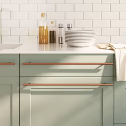 Ces poignées d'armoire, au design simple et moderne, ajouteront une touche d'élégance aux armoires de votre maison. Matériau  ...