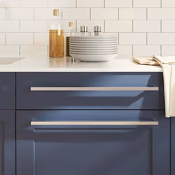 Ces poignées d'armoire, au design simple et moderne, ajouteront une touche d'élégance aux armoires de votre maison. Matériau  ...