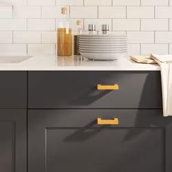 Ces poignées d'armoire, au design simple et moderne, ajouteront une touche d'élégance aux armoires de votre maison. Matériau ...