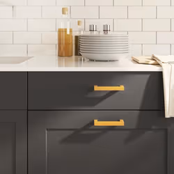 Ces poignées d'armoire, au design simple et moderne, ajouteront une touche d'élégance aux armoires de votre maison. Matériau  ...