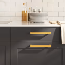 Ces poignées d'armoire, au design simple et moderne, ajouteront une touche d'élégance aux armoires de votre maison. Matériau  ...