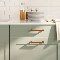 Ces poignées d'armoire, au design simple et moderne, ajouteront une touche d'élégance aux armoires de votre maison. Matériau  ...
