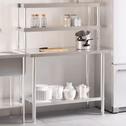 Cette table de travail de cuisine est parfaite pour la préparation et le stockage des aliments et est idéale pour une cuisine ...