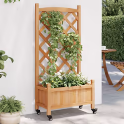 Cette jardinière en bois avec treillis et roues est un excellent choix pour les plantes grimpantes dans votre jardin, sur vot ...