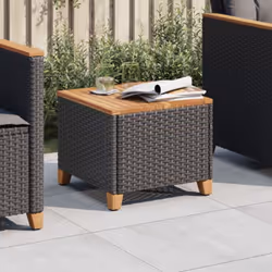 Rassemblez-vous autour de cette table de jardin pour savourer une tasse de café ou discuter avec votre famille et vos amis da ...