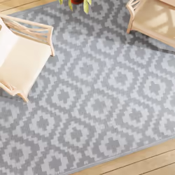 Ce tapis d’extérieur tendance est un excellent supplément décoratif à votre espace de vie extérieur ! Placez-le dans votre zo ...