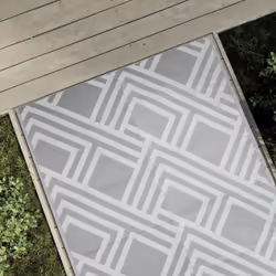 Ce tapis d’extérieur tendance est un excellent supplément décoratif à votre espace de vie extérieur ! Placez-le dans votre zo ...