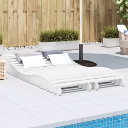 Ces chaises longues en bois sont idéales pour prendre un bain de soleil et vous détendre près de la piscine, sur la terrasse ...