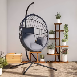 Asseyez-vous et profitez d'un moment de détente dans votre espace de vie avec cette fascinante chaise suspendue en forme d'œu ...