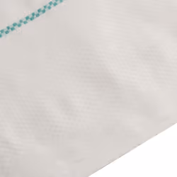 Cette membrane anti-mauvaises herbes contrôle efficacement la croissance des mauvaises herbes tout en permettant à l'eau de p ...