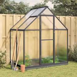Cette serre peut accueillir un nombre considérable de plantes et constitue une excellente solution pour protéger vos plantes ...