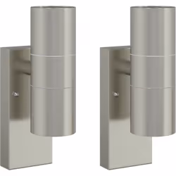 Ce set d'appliques murales extérieures allie un design chic et pratique, parfait pour un espace extérieur moderne. Fait en ac ...