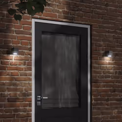 Illuminez votre espace extérieur avec cette applique murale d'extérieur ! Indice IP44 : grâce à son corps en aluminium moulé ...