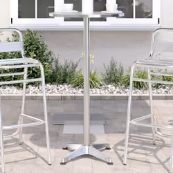 Cette table de bar d'extérieur, qui sert également de table de bistrot, est idéale pour diverses activités de plein air. Son  ...
