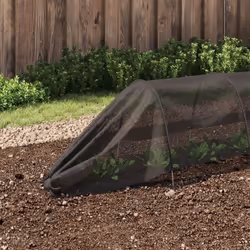 Ce tunnel en filet aide les plantes et la végétation à pousser plus fort et plus sainement en favorisant l'humidité et la tem ...