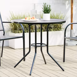 Cette table de patio avec un look élégant est un supplément frappant à votre espace de vie actuel, à l'extérieur ainsi qu'à l ...
