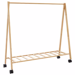 Le porte-vêtements en bambou offre une solution naturelle pour organiser votre espace, alliant design pratique et fonctionnal ...