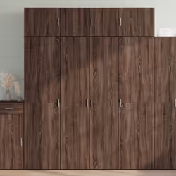 Ce buffet haut classique est conçu pour être un ajout décoratif et pratique à votre maison. Matériau durable : le bois d'ingé ...