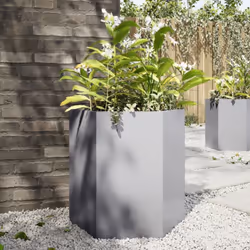 La jardinière est idéale pour cultiver une variété de vos fleurs et plantes préférées dans votre jardin et tout espace de vie ...