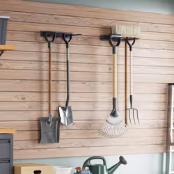 Gardez vos outils organisés et facilement accessibles grâce à ces élégants supports de rangement pour outils de jardin. Matér ...