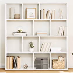 Cette armoire à livres classique, au design épuré, est un supplément décoratif et pratique à votre décor actuel.Matériau dura ...